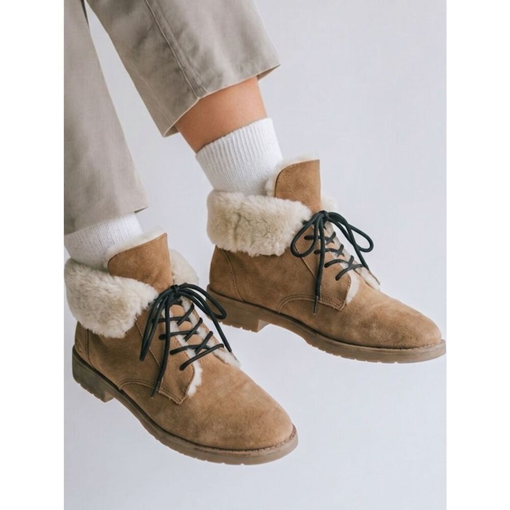 UGG AUSTRALIA | Lace Up Booties Sheepskin Lining Cashew Tan Women’s Size 9.5